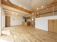 中庭のあるロフト付き平屋の家